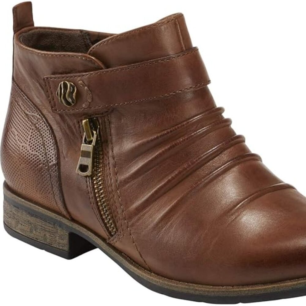 New in box Earth brand 'Avani' ankle booty